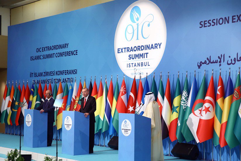 rterdogan_ar's tweet photo. سنواصل دعمكم حتى إنتهاء الاحتلال وإقامة دولة فلسطينية مستقلة ذات سيادة عاصمتها القدس. ولن نتراجع عن طريقنا هذا حتى يمثل الجناة الذين أراقوا دماءكم بالأسلحة الثقيلة أمام القانون والإنسانية وتتم محاسبتهم على ذلك. https://t.co/qfppSC5pr3