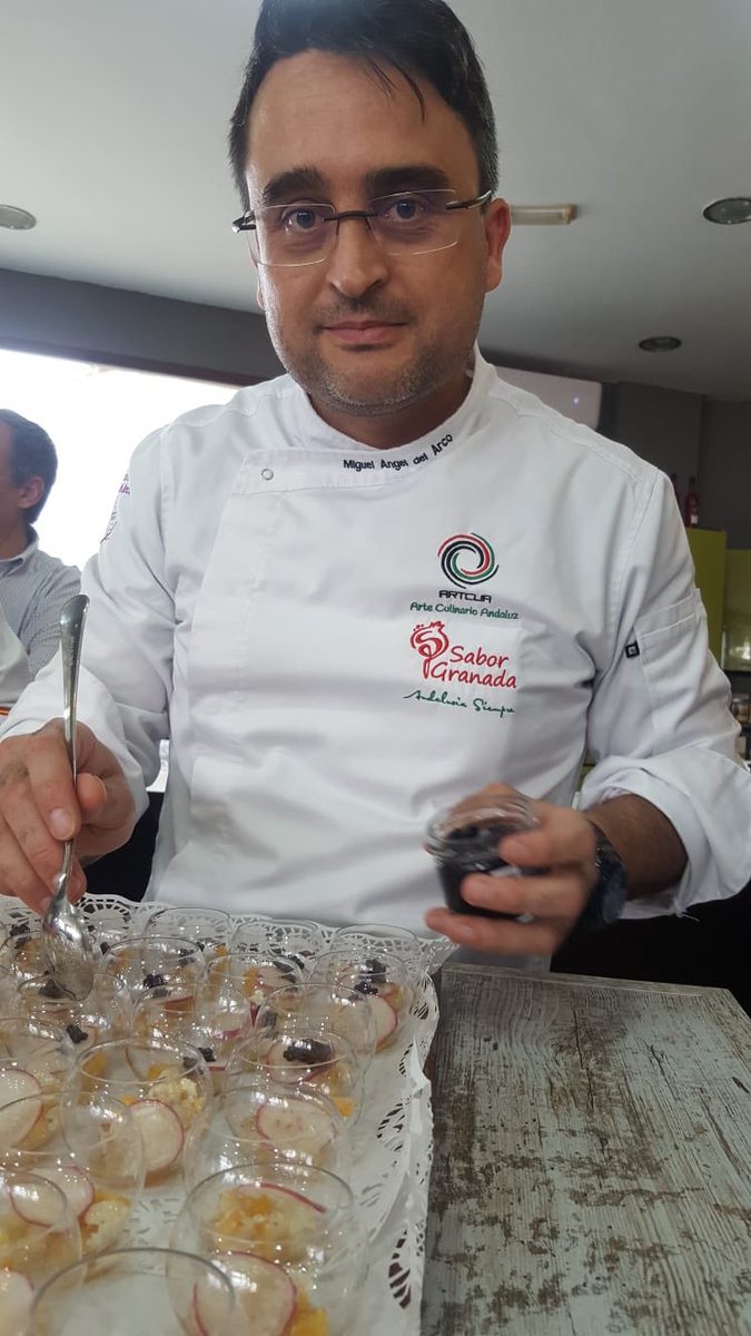 artcuandalucia's tweet photo. Anoche en la sala gastronómica en el hotel HO de Jaén brilló la solidaridad de los chef’s de @artcuandalucia que demostraron sus cualidades a más de un centenar de asistentes a beneficio de la fundación #aguadecoco en Madagascar #weloveartcua #artcuasolidaria #andaluciasiempre https://t.co/aO5mXTo11y