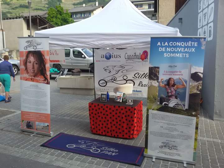 PanSilke's tweet photo. Aujourd'hui samedi 
Venez retrouvez-moi et mon livre  " A la conquête de nouveaux sommets" au marché de Fully.
Stand de 8:00 à 17:00

#éditionsfavre #livres #prodis #axius #CommuneFully #Fully https://t.co/H34q1B6kAP
