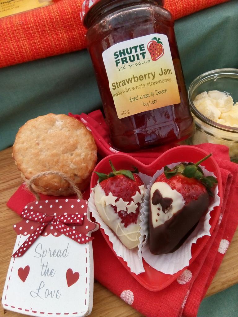 shutefruit's tweet image. A lovely day for a wedding 🍓 #DevonCounty #RoyalWedding