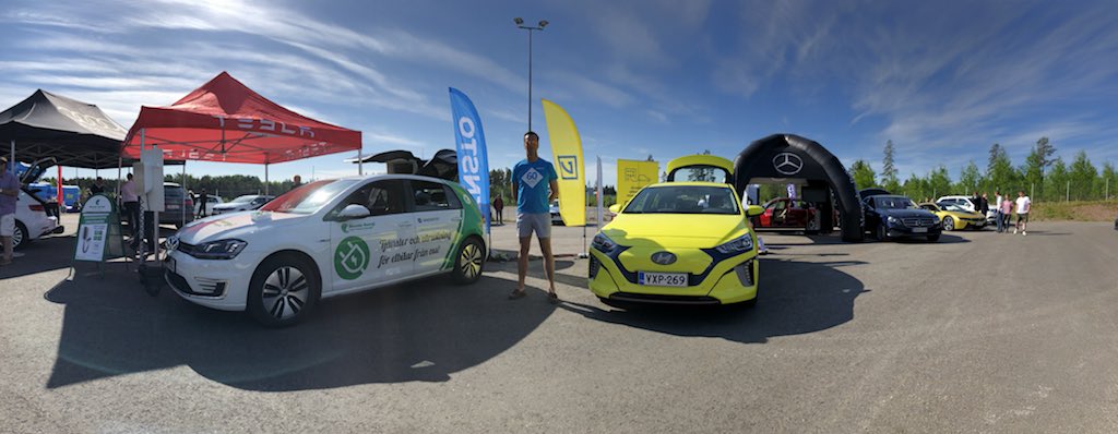 Tänään #sähköauto’ilupäivä Karjaalla, Bäljars lämpölaitos. Tule katsomaan sähköautoja ja keskustelemaan älykkäästä lataamisesta! #ensto