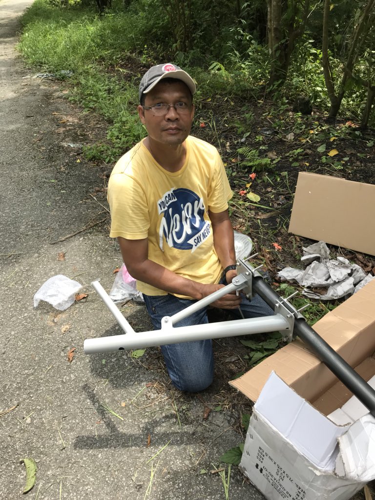 bobmanolan's tweet image. Pasang lampu solar di Kg Orang Asli Sg. Relang, Gombak. Program Teknologi Bumi Hijau. @elizabethwong @AzminAli #moada