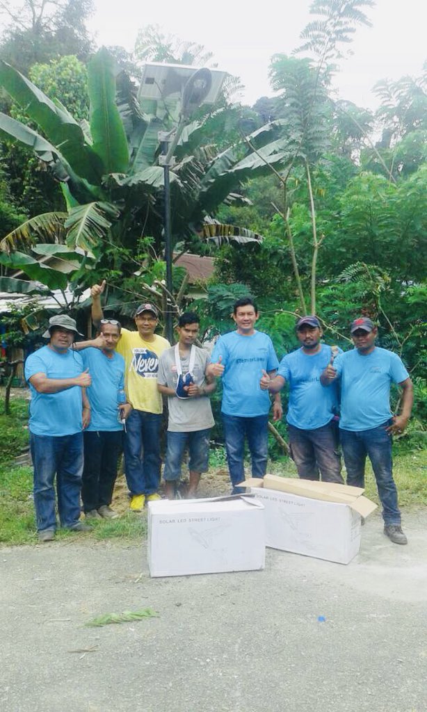 bobmanolan's tweet image. Pasang lampu solar di Kg Orang Asli Sg. Relang, Gombak. Program Teknologi Bumi Hijau. @elizabethwong @AzminAli #moada