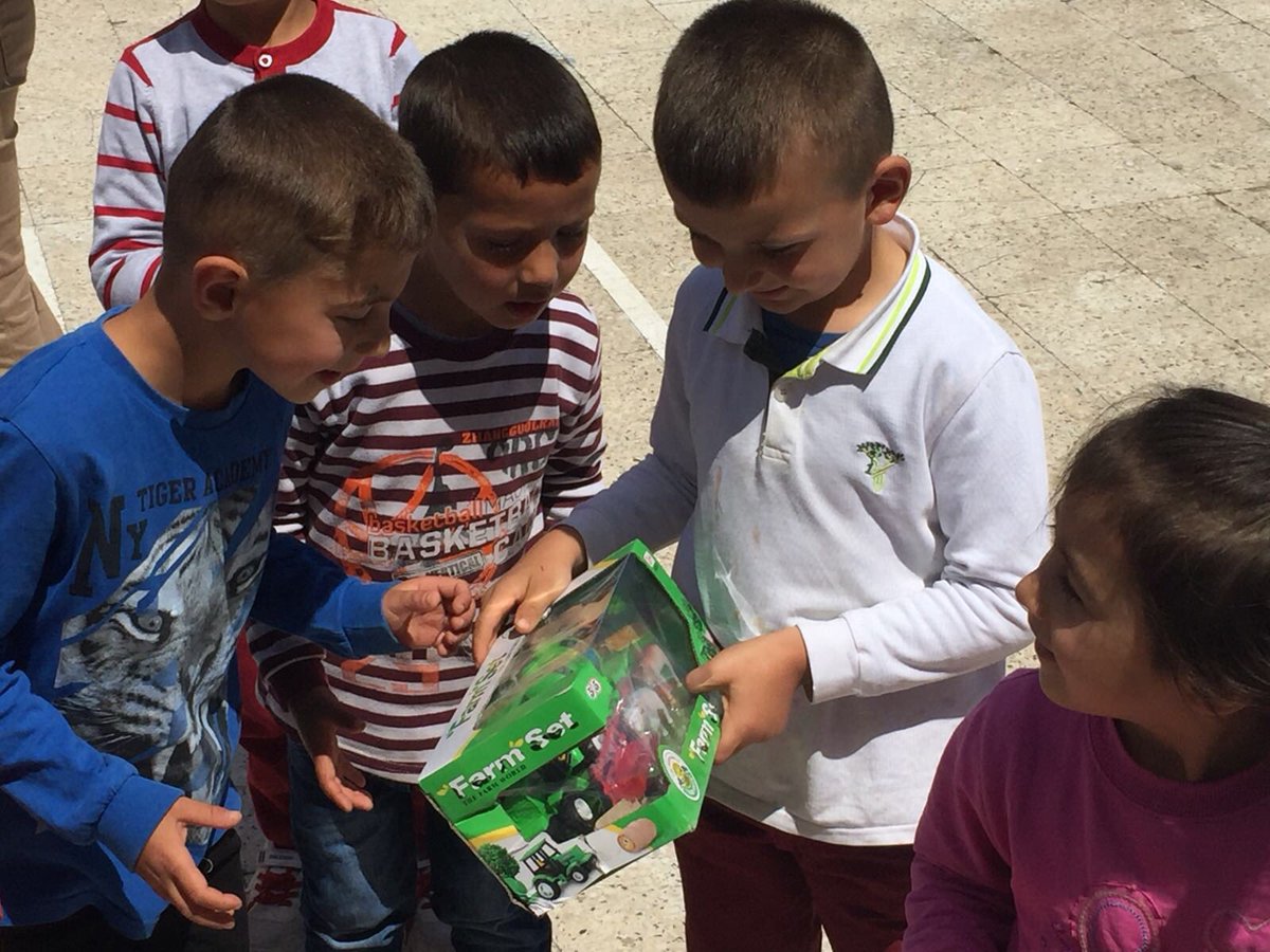 OrganizeDeliler's tweet photo. Onlar oyuncaklarını hayal etti bize de hediye etmek düştü. https://t.co/yeskFvjjk7