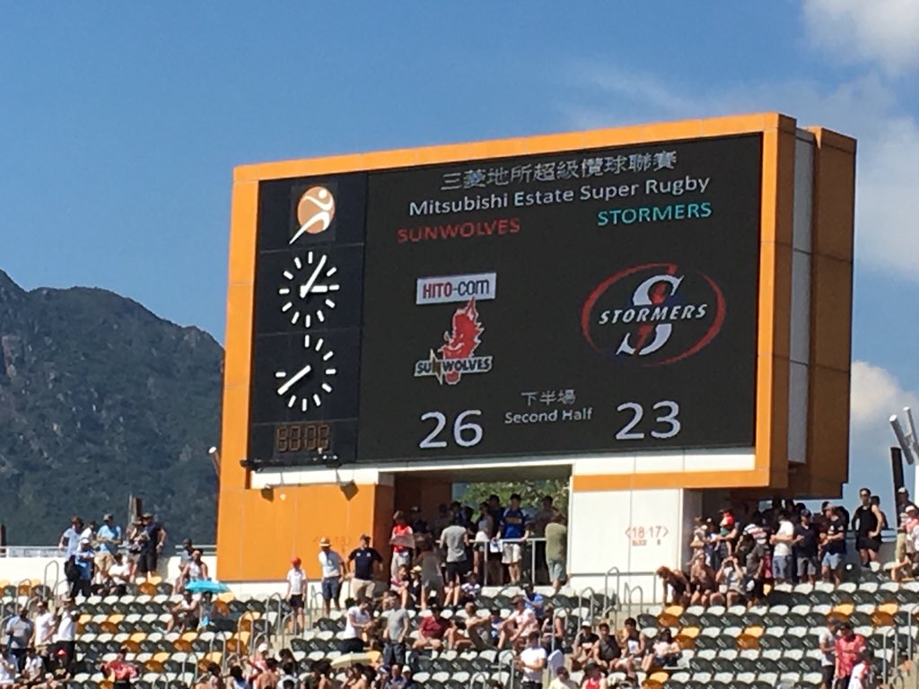BlitzBokke's tweet photo. What a finish by the @sunwolves at @HongKongRugby 's #MongKokStadium !
A last-minute drop-kick by No10 Hayden Parker takes the match for the Japan-based side!
#SunWolves 26-23 @THESTORMERS (FT)
#SUNvSTO @SuperRugby
Pics: @lovelyhoneybees @ultimaterugby https://t.co/Xi5WMKtwE0