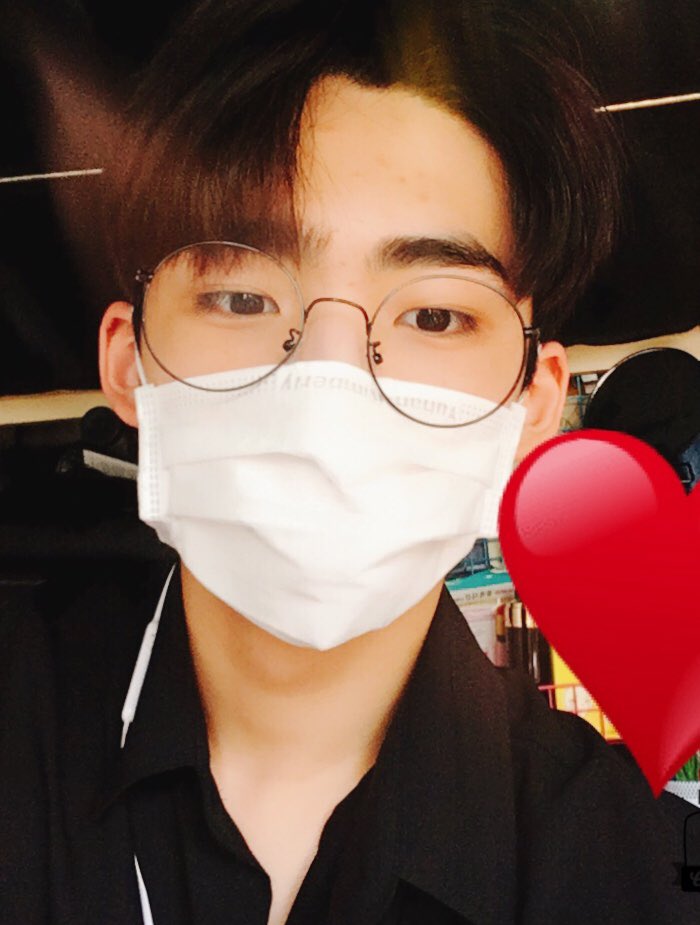 TRCNG_official's tweet photo. [#TRCNG][#현우] 생존신고하러왔습니다ㅎ 주말동안 재밌게 놀아요 저희 생각도 잊지말고여❤️ https://t.co/JuzCHFLzLn