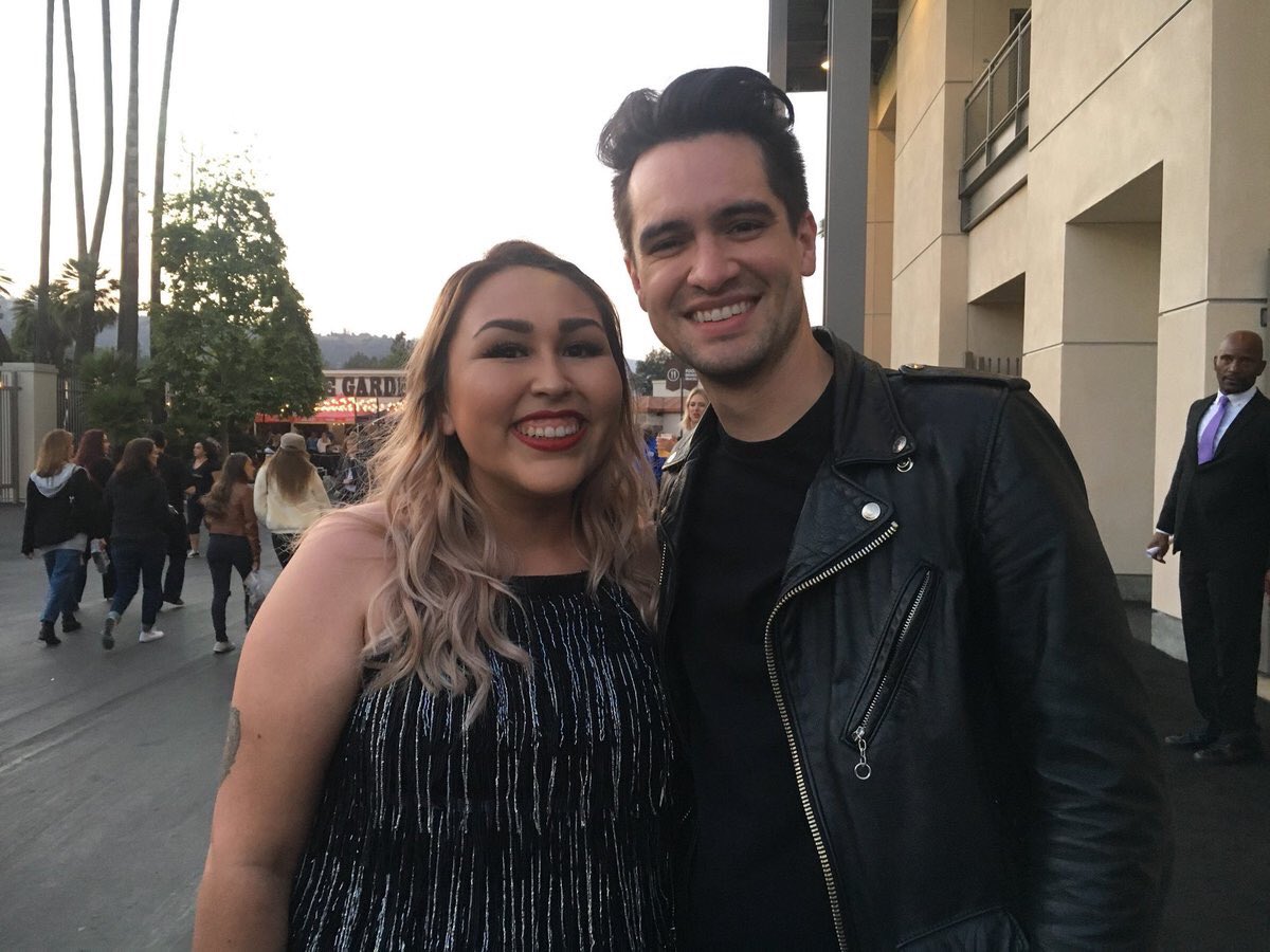 PopCrave's tweet photo. Viola Davis, Panic! at the Disco's Brendon Urie, Todrick Hall, Colleen Ballinger, All Time Low's Jack Barakat, and more celebrities were present at the reputation Stadium Tour tonight.

#ReputationTourPasadena https://t.co/8RL3l05x0i