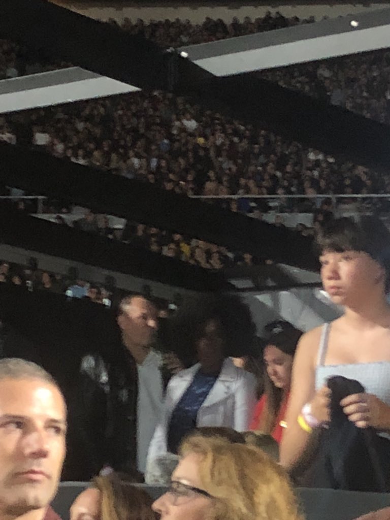 PopCrave's tweet photo. Viola Davis, Panic! at the Disco's Brendon Urie, Todrick Hall, Colleen Ballinger, All Time Low's Jack Barakat, and more celebrities were present at the reputation Stadium Tour tonight.

#ReputationTourPasadena https://t.co/8RL3l05x0i