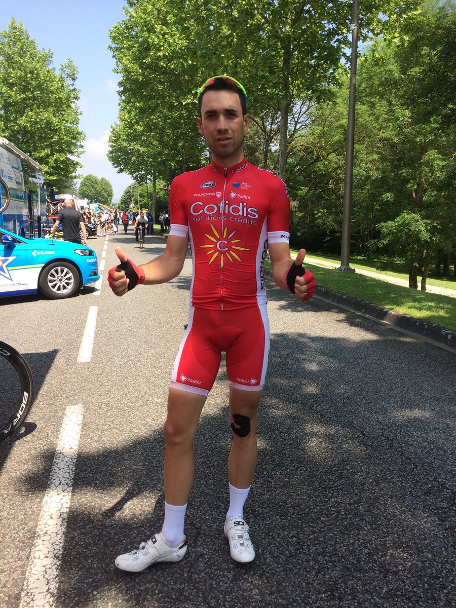 JuneCycling's tweet photo. Notre embassadeur @NicoEdet au départ du tour de l’Ain. Ici avec le modèle #sensationblanche
https://t.co/iPPBv7H6Je #junecycling #socks #classe #cycling #pornbike #TourdelAin #cofidis https://t.co/K7IVmomwLh