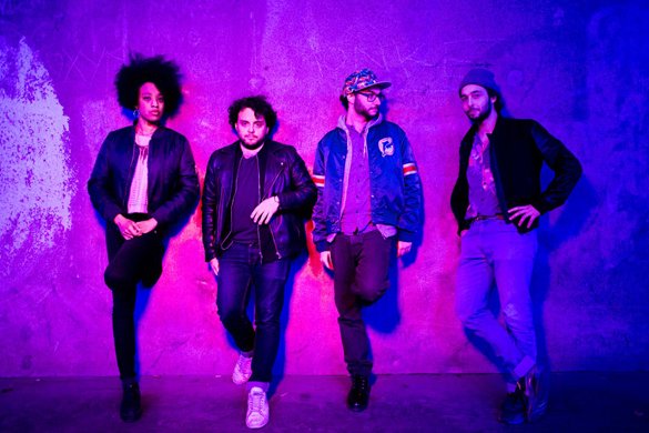 LaFonotecaFR's tweet photo. #NowPlaying El grupo parisino #KeysZuna, publicado por la discográfica @cascaderecords, recupera a Erik Satie para proponer su 'Gymnopédie Nº4', una canción tierna perfecta para un sábado mañana. Buenos días con la Fonoteca francesa!
https://t.co/yR10wfbBM4 https://t.co/z7DBdRqv80