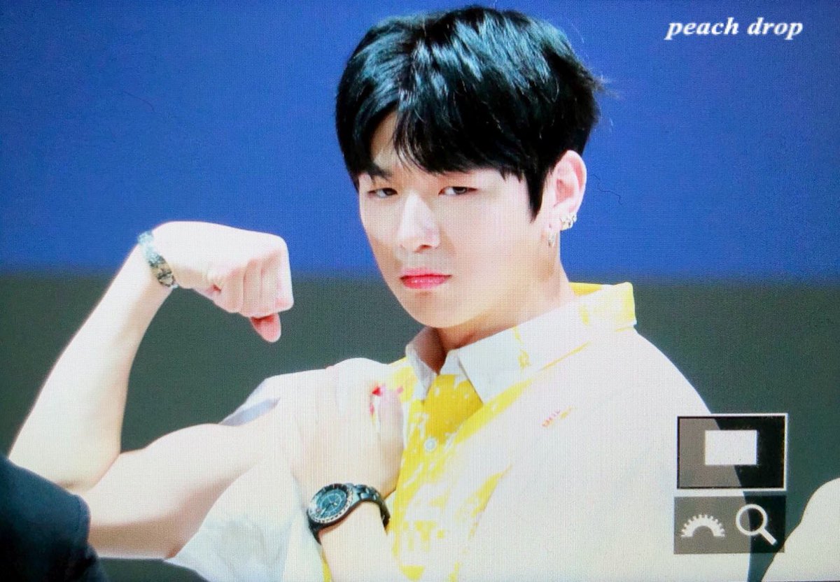 peachdrop1210's tweet photo. 180519 💪🏻💪🏻.....

#강다니엘 #워너원 #WANNAONE https://t.co/ir0hBVCSse