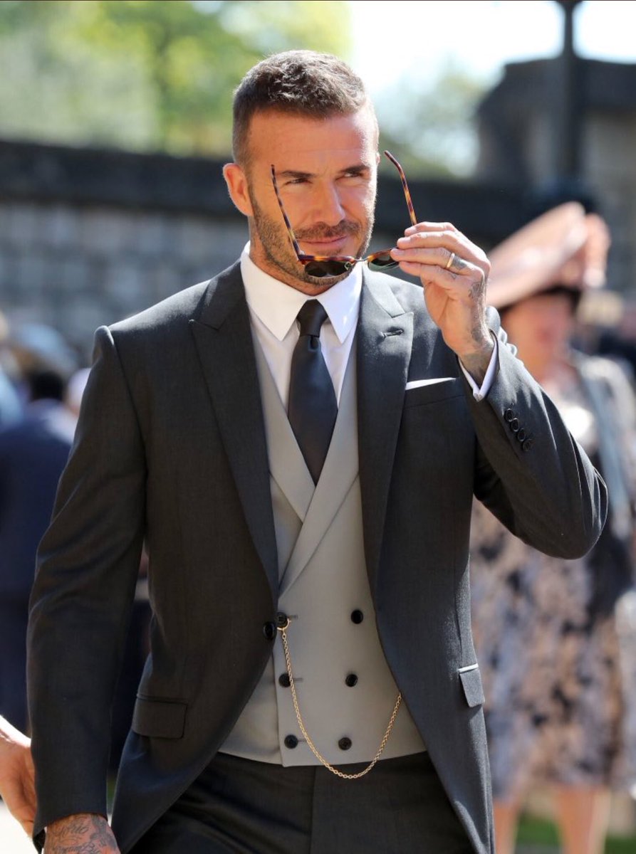 lavecinarubia's tweet photo. Si David Beckham me mira así yo creo que me deja embarazada directamente.

#BodaHarryYMeghan
#RoyalWedding https://t.co/HaeQQTyf4r