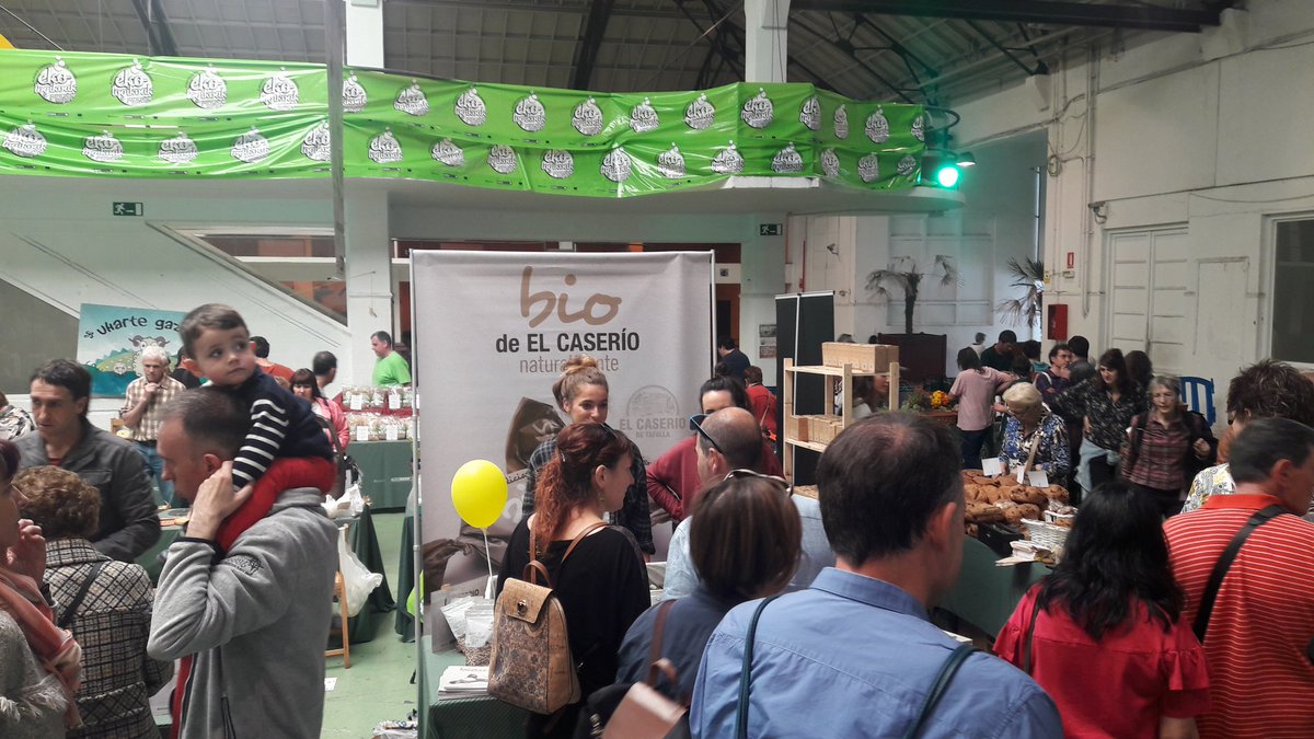 MAGAZINEtuPlanA's tweet photo. Este fin de semana se esta celebrando la III Feria Navarra Ecológica organizada por @CPAEN96 donde nos encontramos con la dulce presencia de #caramelos @elcaserio_ presentando su deliciosos #Caramelos #Ecologicos😋
#BIO #vegano #azucardecoco #melazadearroz https://t.co/b1AF84K8Qe