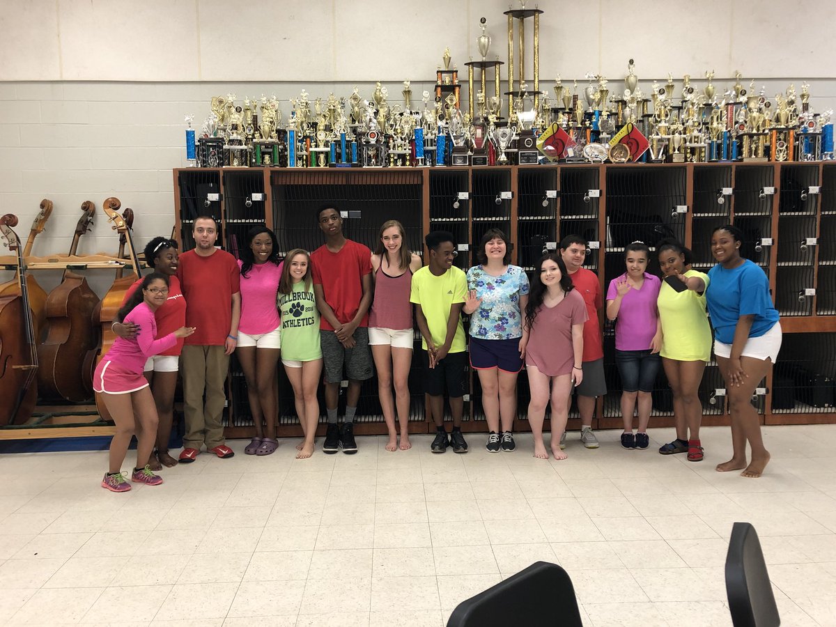 millbrooknhsda's tweet photo. NHSDA would like to thank our friends @MHSEliteCheer for opening our show on opening night! You guys started the show off with so much energy! We really felt like it was summer☀️🌻. https://t.co/BpTH4vHeIJ