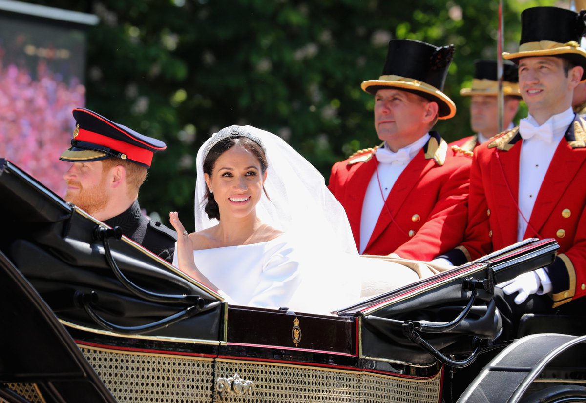 people's tweet photo. The royal newlyweds! 💕 #RoyalWedding https://t.co/8M8MGNpSNC
