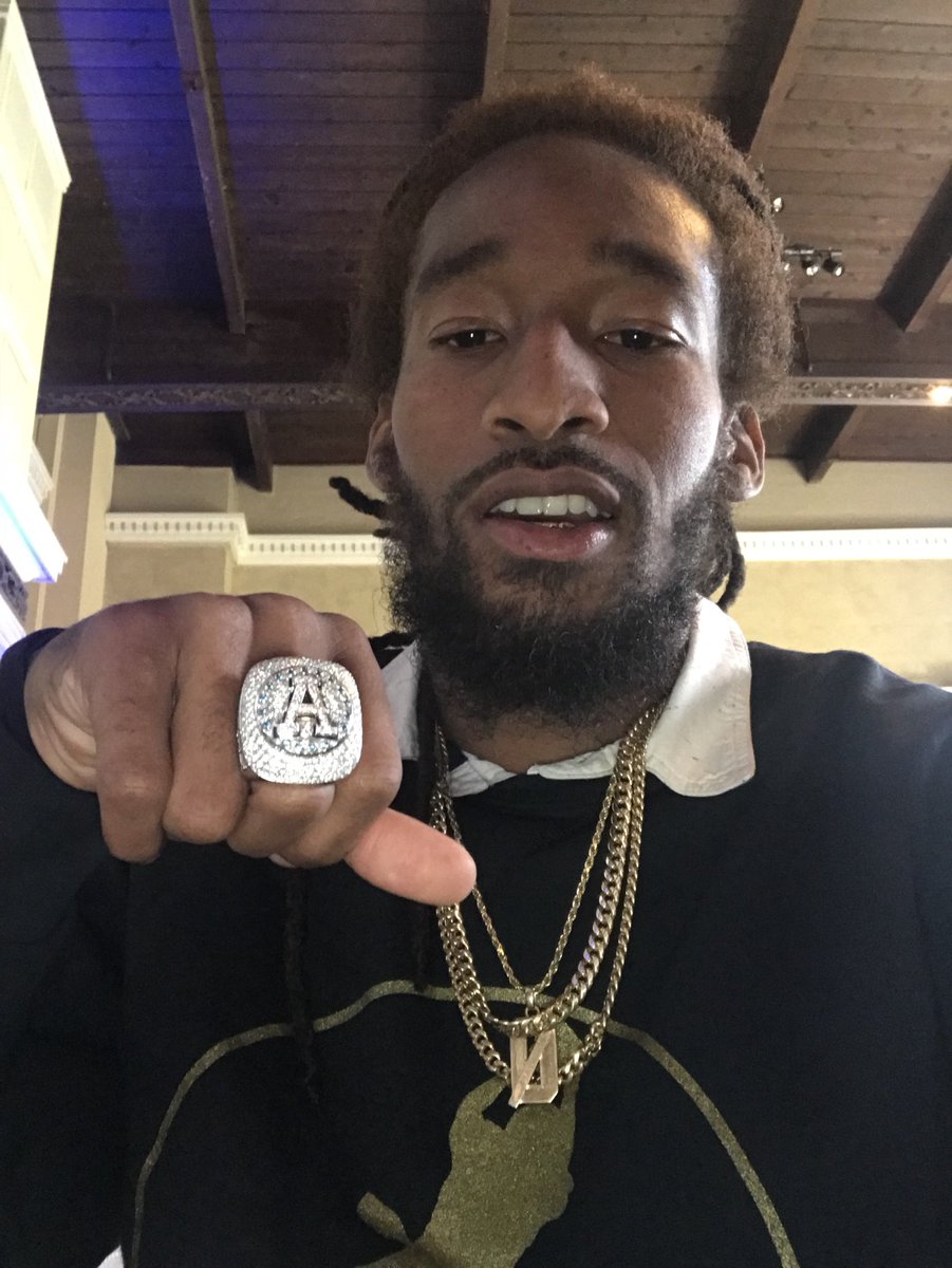 JJr0's tweet photo. Hardware.. Bling Bling! No lights needed, you see it https://t.co/meI7jOiaq7