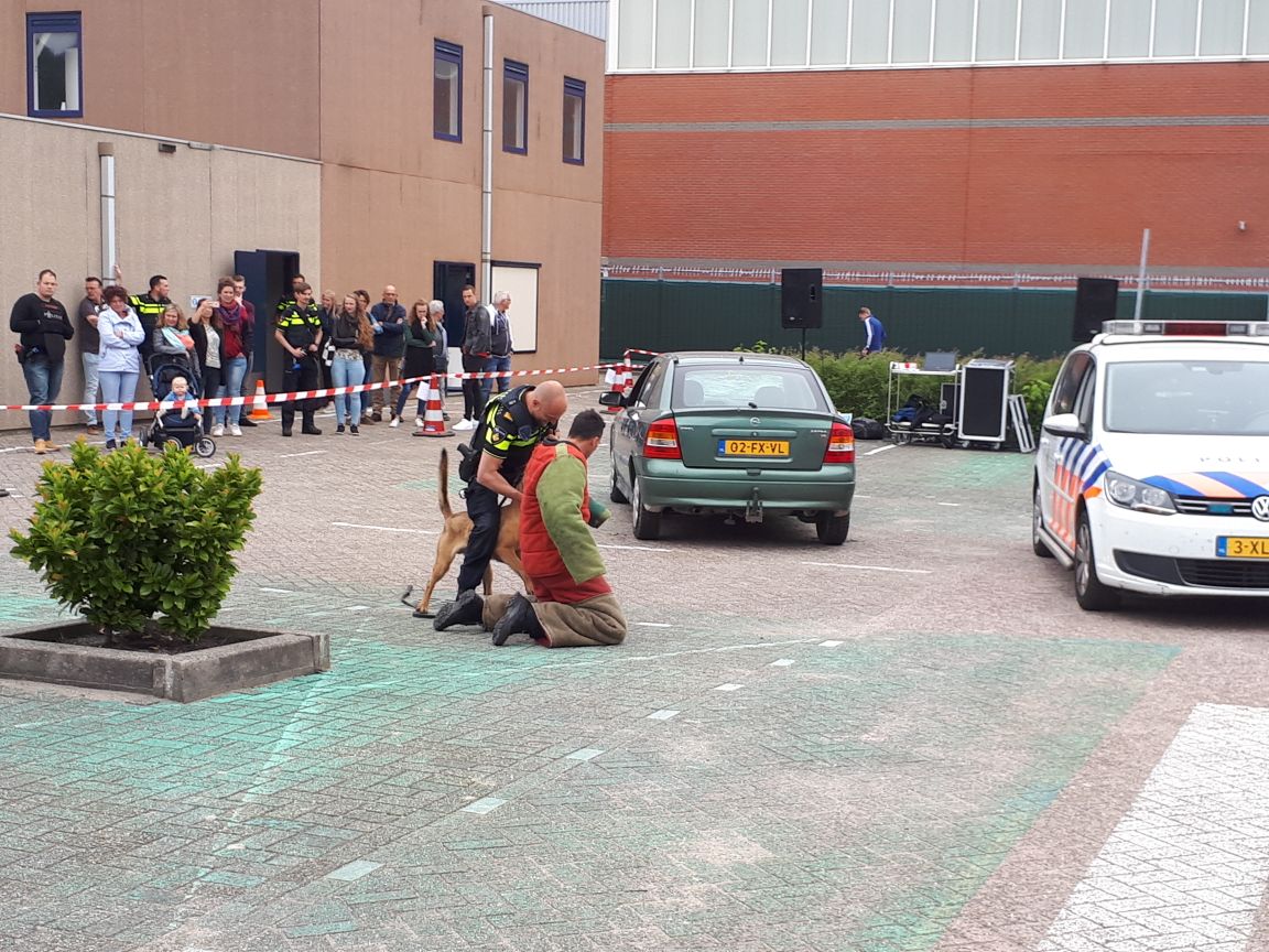 VigilumEmeritus's tweet photo. Bezoekje open dag #Politieschool #Rotterdam. #demo's. Organisator o.a. zoon3 https://t.co/vMd7YXa46d