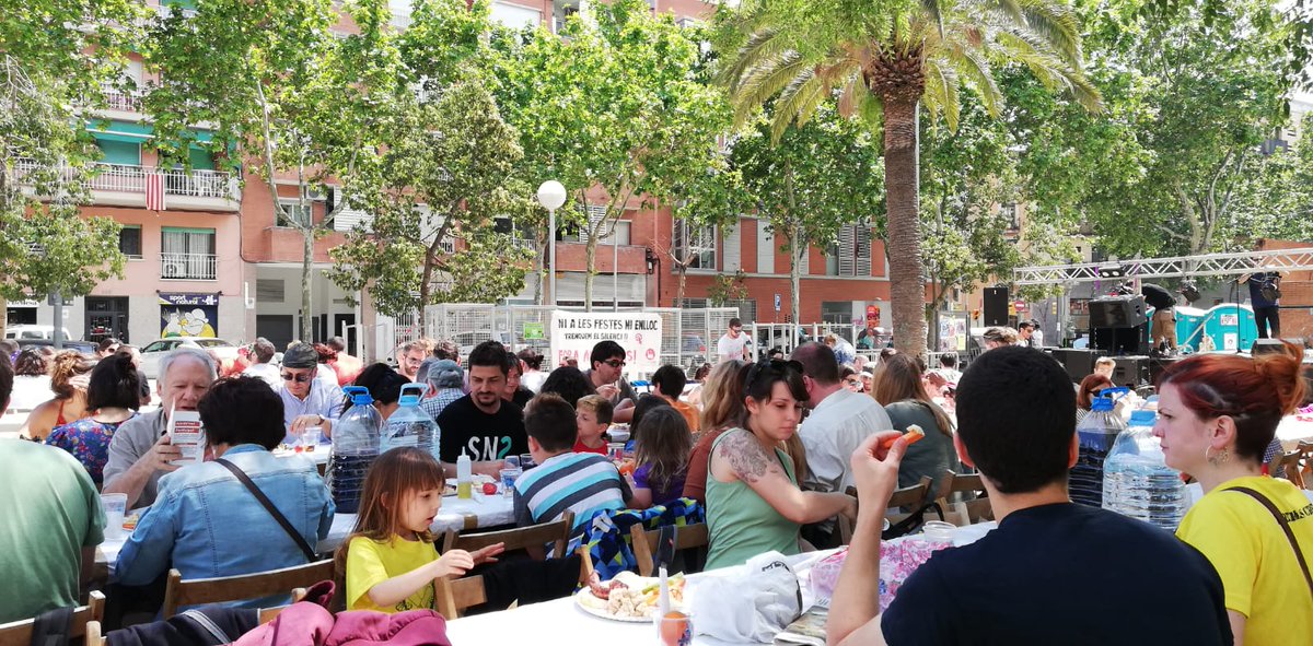 Octubre_P9's tweet photo. Moltes gràcies a totes les que esteu gaudint de la XVII Botifarrada Popular #femCasal #femBarri https://t.co/UZTo6nKGQL