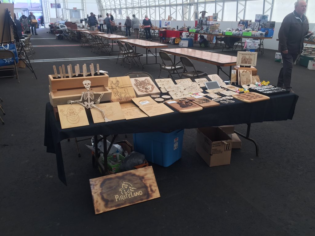 RobichaudDesig1's tweet photo. In st-sulpice, Qc for some artisan yard sale. #woodwork #garden #bois #photo https://t.co/S2ZNbuF4bf