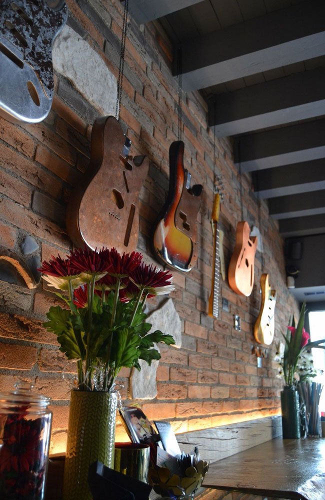 franchinguitars's tweet photo. Until mid June you can check out some of our pieces exposed at Cucù, in Piazza delle Erbe, Vicenza, Italy... Come over and stop by! #mattiafranchinguitars #exposition #guitars #cucù #vicenza https://t.co/3640DuQhlA