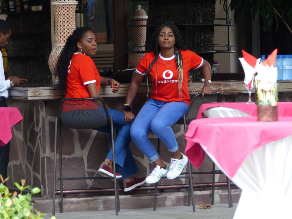 Vodacomcongo's tweet photo. Nous sommes déjà au cercle de Kinshasa. Le coach vous attend pour une experience golf inédite #GolfExperience by #VodacomPrivilege https://t.co/7IhlbdbLk1