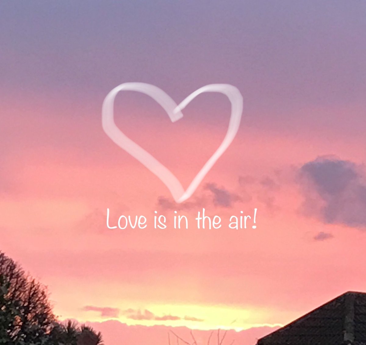 em_powerchange's tweet photo. Who will be watching the Royal Wedding? 🙋🏼‍♀️

Whether you are or not, have a fantastic Saturday &amp; remember 💗 begins with ourselves so fit in doing something lovely for you today! 😍#love #royalwedding #awesomeday https://t.co/RMUDWr6VtQ