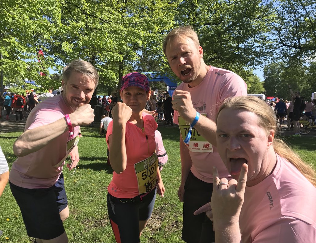 plansuomi's tweet photo. Juuri nyt käynnistyy #helsinkicityrun ! Vielä ehdittiin napata hyväntekeväisyysjuoksijoita kuvaan ennen lähtöä. Tsemppiä kaikille #HCRD2018 juoksijoille. Osallistu kannustusjoukkoihin ja lahjoita : https://t.co/9uxxkJLDcV #tyttöjenpuolella https://t.co/gpQy4d4ltr