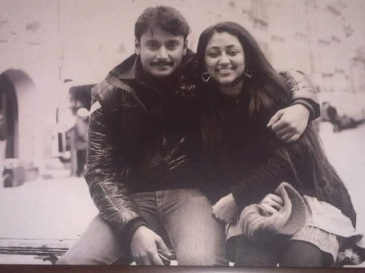CinemaPremigalu's tweet photo. Wishing a Very Happy Wedding Anniversary to #DBoss &amp; #Vijaylakshmidarshan 💕

@dasadarshan @vijayaananth2 

Follow-> @CinemaPremigalu 

#cinemapremigalu #kannada #ChallengingStarDarshan #happyanniversary #sandalwood https://t.co/F2wnA4lNMt