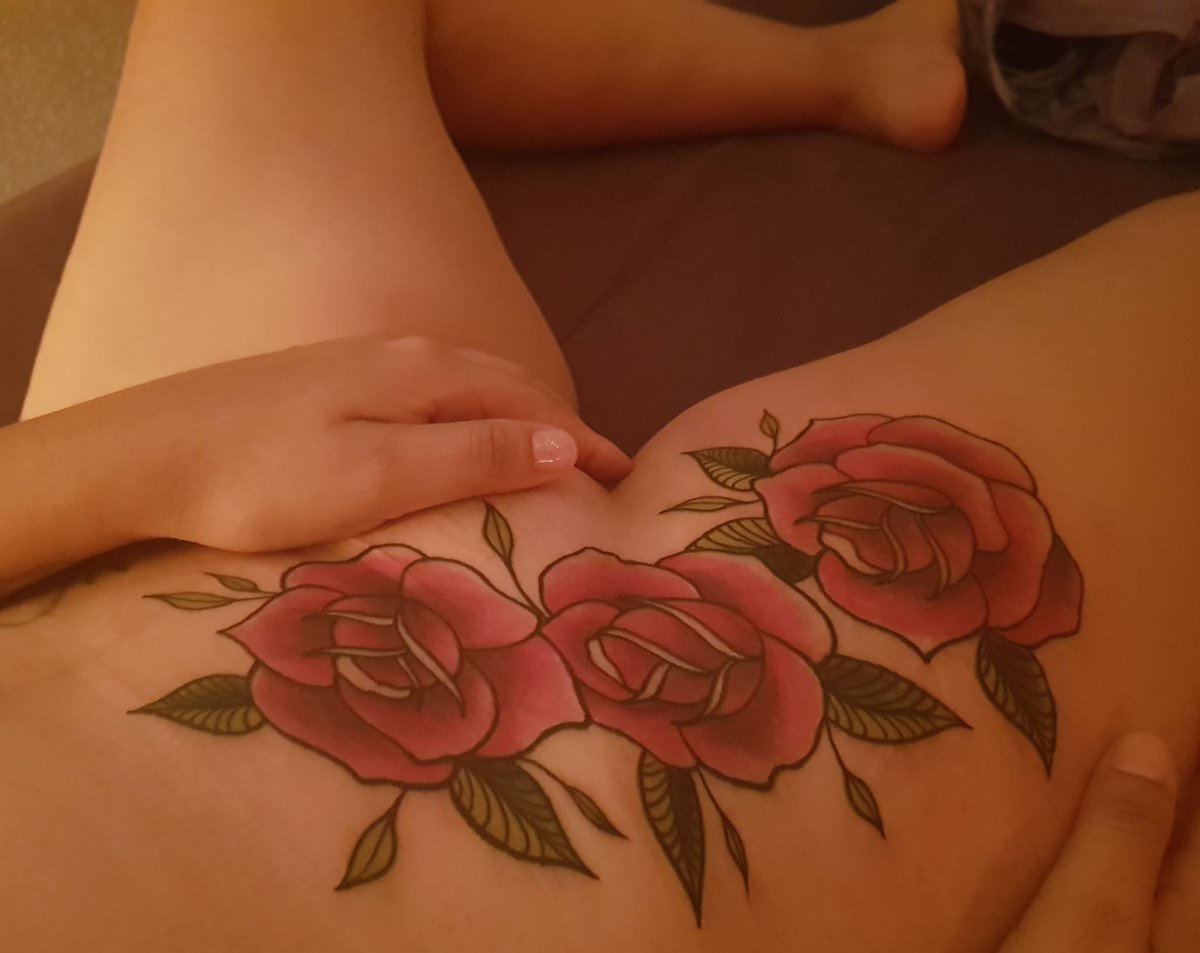 Ahí el tatto nuevo en proceso de cicatrización
