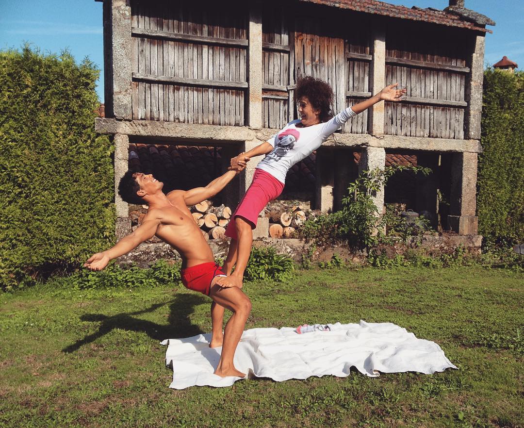 Mother&amp;son🍃
Visita mi #Instagram  ▶ instagram.com/jacobgea
▶ jacobgea.com
-
jacobgea#family #galicia #nature #colors #sport #yoga #meditate #relax #sun #landscape #acrosport