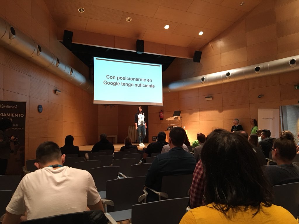 TomyCant's tweet image. Viendo a Vanesa @exprimeviajes donde siempre aprendemos ideas fantásticas para conseguir tráfico en nuestra web #WCBilbao #SDRCamp