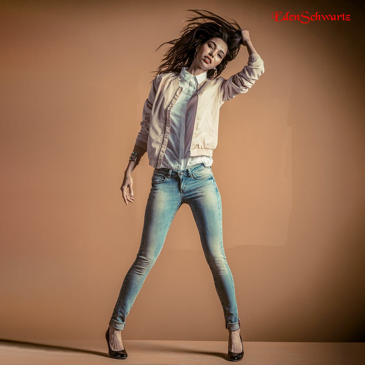 Shop now the Livana-717 jeans! Satin soft and eco-washed.
edenschwartz.com 
Find a store: info@edenschwartz.com

#fashionshoot #fashioneditorial #fashionmagazine #vogue #topmodel #modelfashion #modelsworld #newface #denim #edenschwartzjeans #edenschwartz #exclusive #jeans