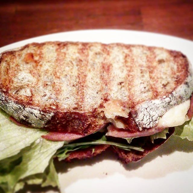 dlkn_cafe's tweet photo. カンパーニュ使ってアレコレ試作 #モルタデッラとカマンベールのパニーニ #panini #パニーニ #mortadella #camanbert #dlkncafe #志木 #新座 #cafe #bar #カフェ #バー #カフェバー #サンドイッチ #sandwich #カンパーニュ #campagne #カンパーニュサンド https://t.co/2gXrv3b6Qj