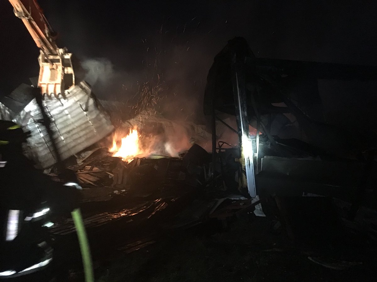 JesseOshell's tweet photo. Fire crews will remain on scene continuing to work on the industrial garage fire in Val Caron. Heavy equipment now on site and @SudburyPolice has MR 15 closed in both directions. @CGSFireServices https://t.co/RaxFWxqyqZ