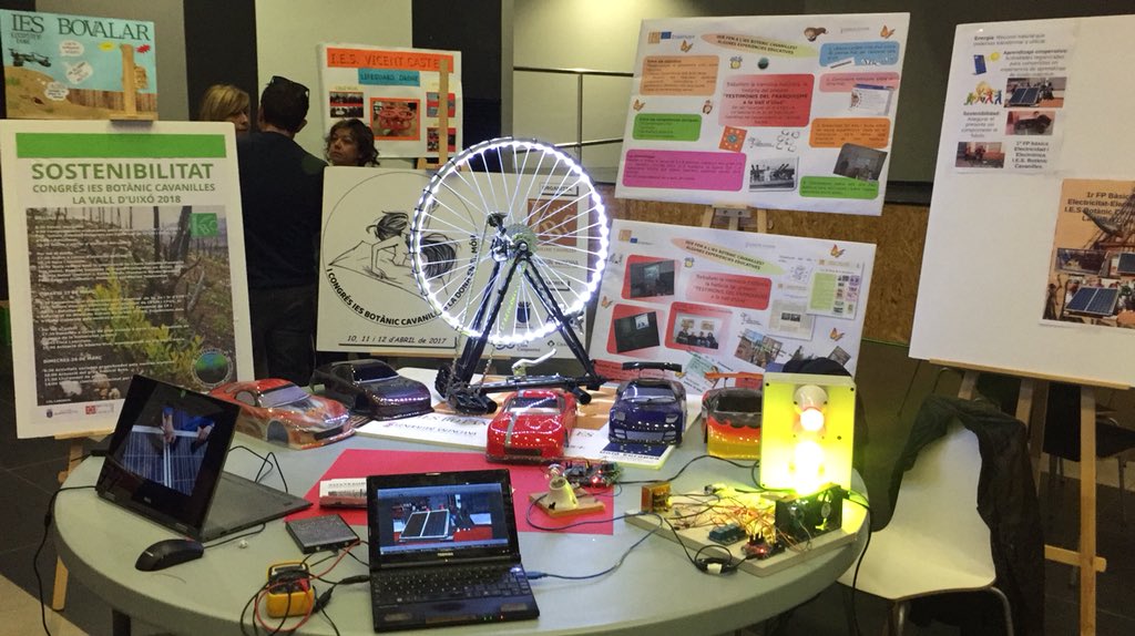 IESBotanic's tweet photo. I mostra d’intercanvi d’experiències educatives #ABP  #lavallinnova #iesbotanic https://t.co/9VVIIzWfXJ