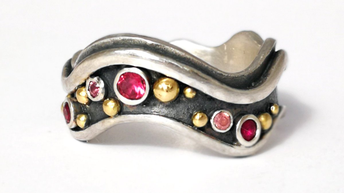 Silverspirals_'s tweet photo. Ruby-River-Blingy-Ring!!!
Made to measure for a lovely repeat customer.
Pink #EthicallySourced Rubies from Kathy at @fair_trade_gemstones
#CustomMadeJewellery
#JewelleryDesign
#ContemporaryRing
#RecycledSilver
#RecycledGold https://t.co/VpXo33KhiW