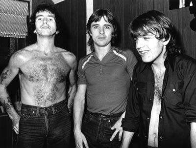 Happy birthday Phil Rudd.
\"You are a machine, my friend.\" Brendan O\Brien.  