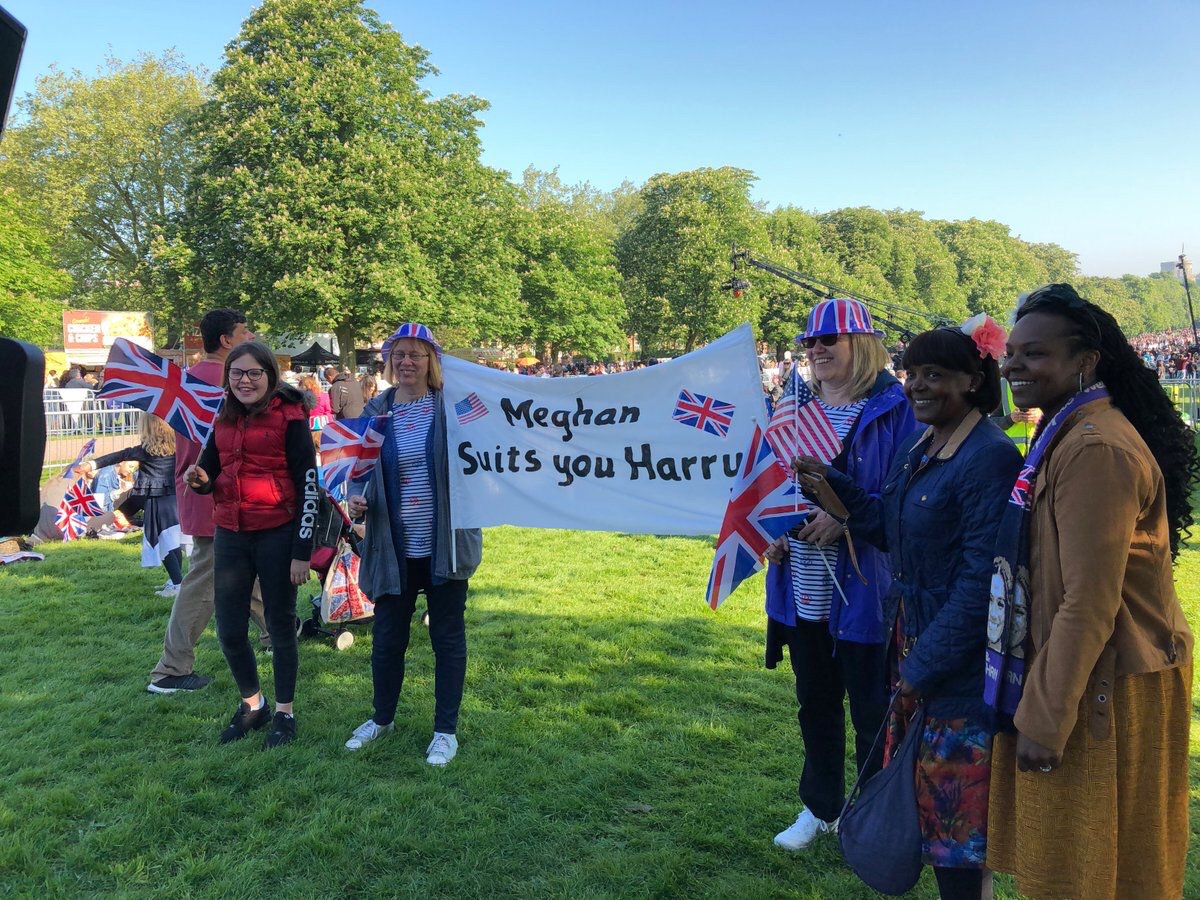 FletchRadio's tweet photo. All of @radionewshub bulletins are coming from Windsor today with our reporter @missabbottlee. It’s not just client stations taking our news today either. Listen out if you’re doing your shopping in an Asda store too! #RoyalWedding https://t.co/ndqXbXgCpj