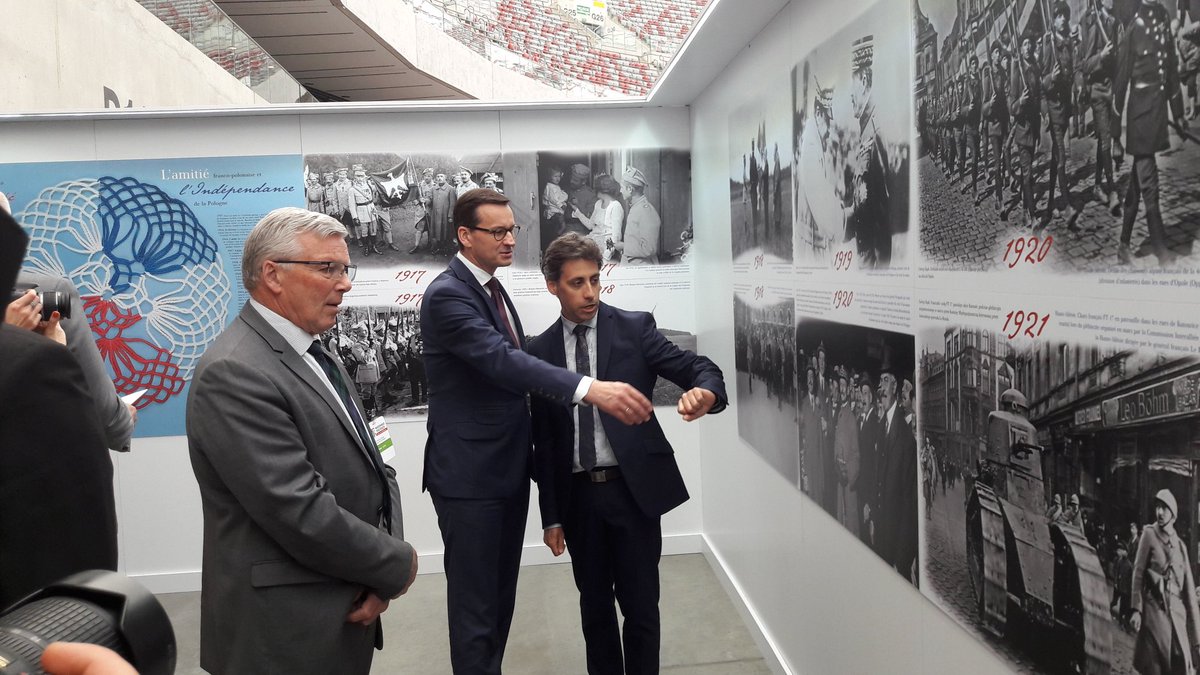 IFP_Varsovie's tweet photo. Odwiedziny Premiera @MorawieckiM na stoisku francuskim #wtk2018 #WTK #targiksiazki #PL100 @PremierRP https://t.co/PPLyM1xrmO