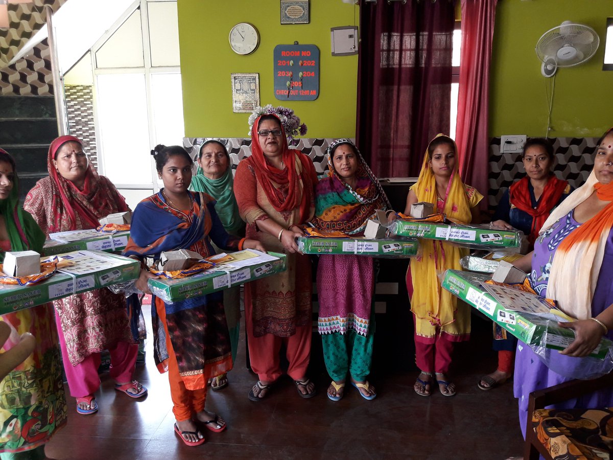 tawigass's tweet photo. EXTENDED PMUY gas connection distribute by TAWI GAS JAMMU with social worker Rashid begum in GUJJAR NAGAR JAMMU to SC/ST women https://t.co/GticTctqL8