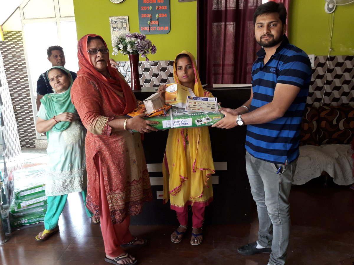 tawigass's tweet photo. EXTENDED PMUY gas connection distribute by TAWI GAS JAMMU with social worker Rashid begum in GUJJAR NAGAR JAMMU to SC/ST women https://t.co/GticTctqL8