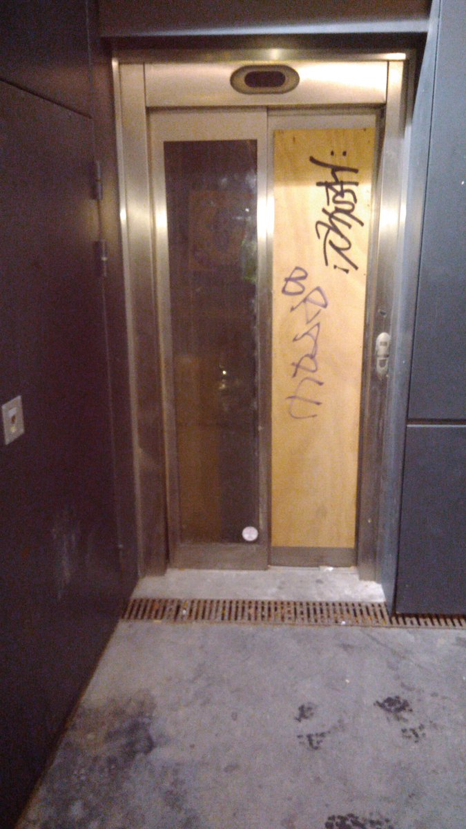 CollectifWatt's tweet photo. Alléluia ! L'ascenseur le l'angle Watt-Chevaleret en fin réparé hier après 2 mois de panne...#QuelleRéactivité @mairiedu13 ! Quant à celui près du théâtre13, il doit être décédé...aux urgences. https://t.co/NjumFWK1eK