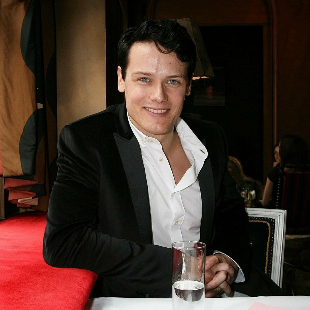 OutlanderSpain's tweet photo. Marchando una de moreno, mientras promocionaba Batman ๐
RT @barbaramills1
Sam before he was Jamie
#SamHeughan
#SamFocusFriday
#LoveForSam
#Samsmile
#beforeSamwasJamie
#BatmanLiveHair
Lookin good @SamHeughan https://t.co/sUv2GwehXp