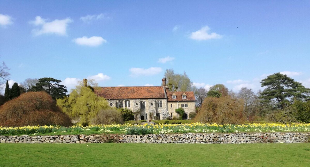 NettlesteadPL's tweet image. Early preparations for the biggest wedding of the day... Here at Nettlestead Place! 🍾💍🥂#Nettlesteadplace #wedding #weddingoftheyear #kentishwedding #kent #love #venue #gardens #StunningSaturday #brideandgroom