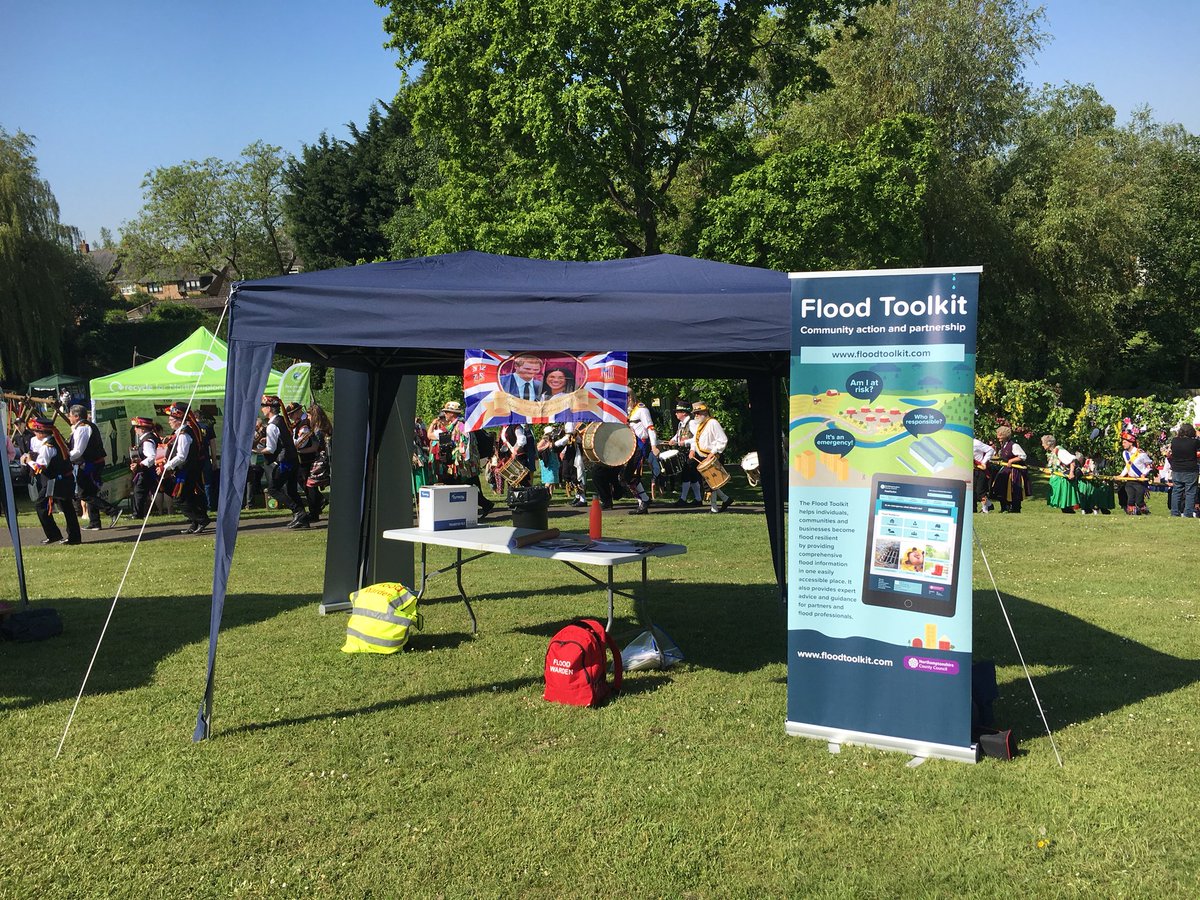 WNCEPTeam's tweet photo. #PathfinderII team at Moulton Festival today. Talking to the residents about flood risk and preparedness. Come along to see them in this sunny day 😊🌞 You can find us in the public gardens. Although events all over the village.
#FloodAware #CommunityResilience #RoyalWedding2018 https://t.co/nGArtTtZwM