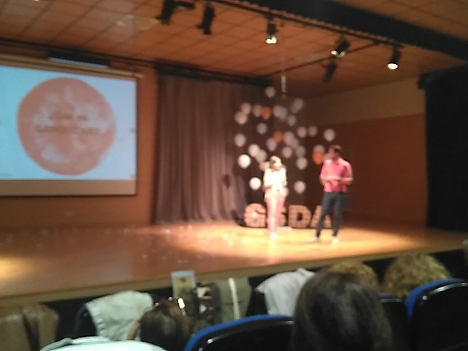 ferrosae's tweet photo. #innomeetingeducacion.Gamificación con Ángel y Beatríz del colegio Valle del Miró. https://t.co/dt0JxDRASy