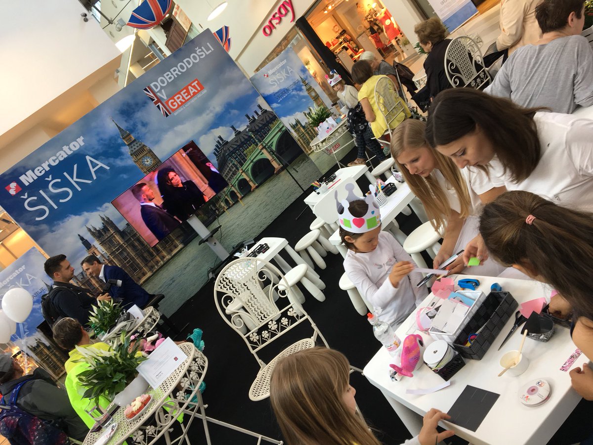SophieHoneyUK's tweet photo. Getting into the mood for #RoyalWedding.. last day of #Britishmonth @mercator_sl https://t.co/mVeXjN6Xdg