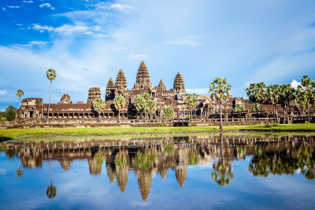 vietnaminbound's tweet photo. Fun Fact of the day - The Cambodian flag is the only flag in the world featuring a building. The building of course is the country’s famous world wonder!

#travel #asia #angkorwat #siemreap #travellers #travelblog #explore #luxurytravel #southeastasia #asian #factoftheday https://t.co/vjUDiOe5W2