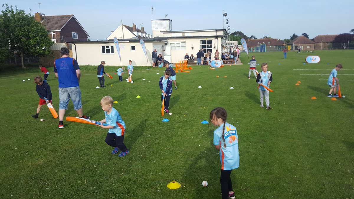 RustingtonStars's tweet photo. 2nd session down and the sun shone! 🌞🌞🌞 https://t.co/1oU1T098OZ