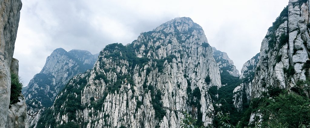 FlyrideFilms's tweet image. Still cloudy over Mount Song. No fly day again so we’re consoling ourselves with the view #flyride5sacredmountains @Talesmithtv @moonrakervfx